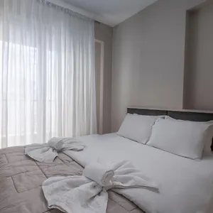 https://antigonidon-square-2.hotels-of-thessaloniki.com
